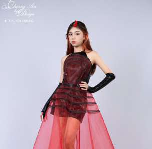 Model San San gương mặt triển vọng mới của làng mẫu tuổi teen Việt Nam